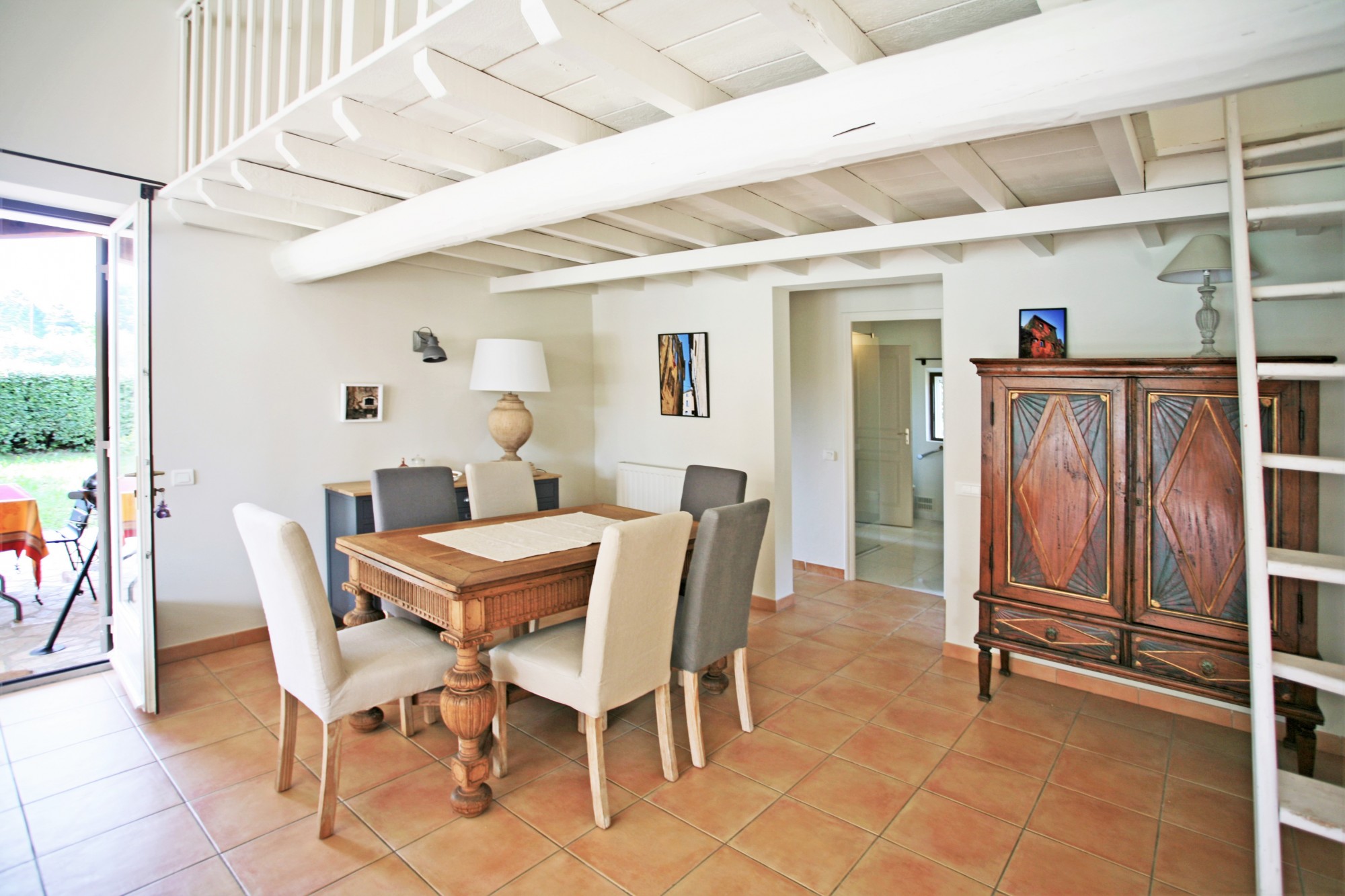 Location à Roussillon, au calme, ravissante maison récente avec piscine    