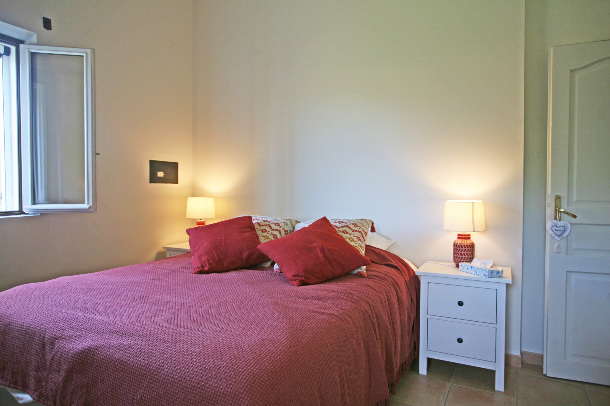 Location à Roussillon, au calme, ravissante maison récente avec piscine    