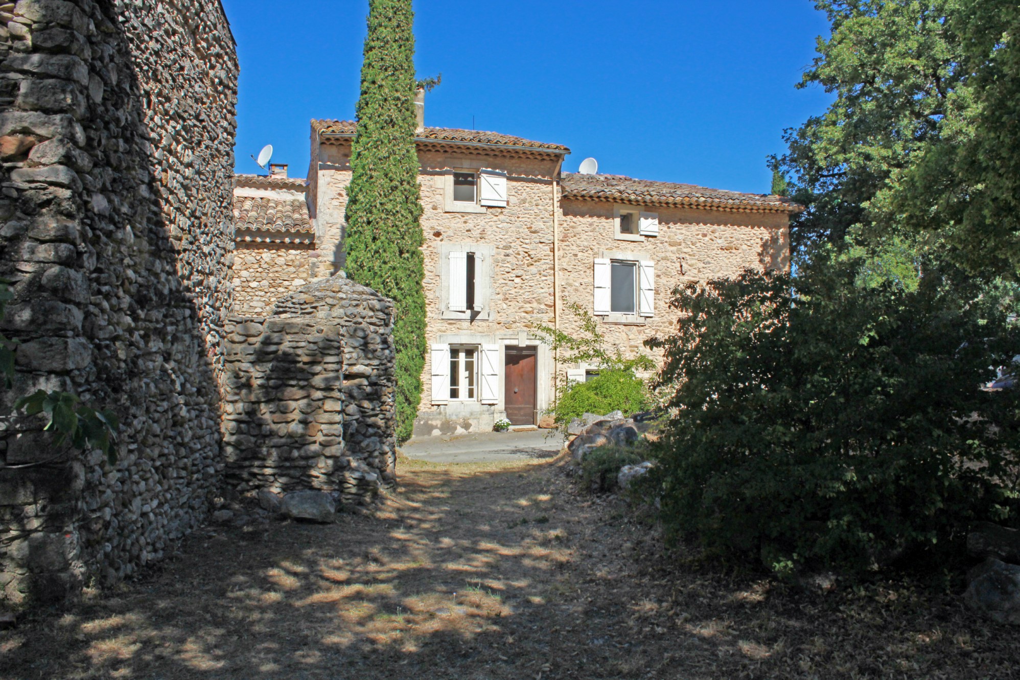 Villars en Provence, maison de hameau en location saisonnière    