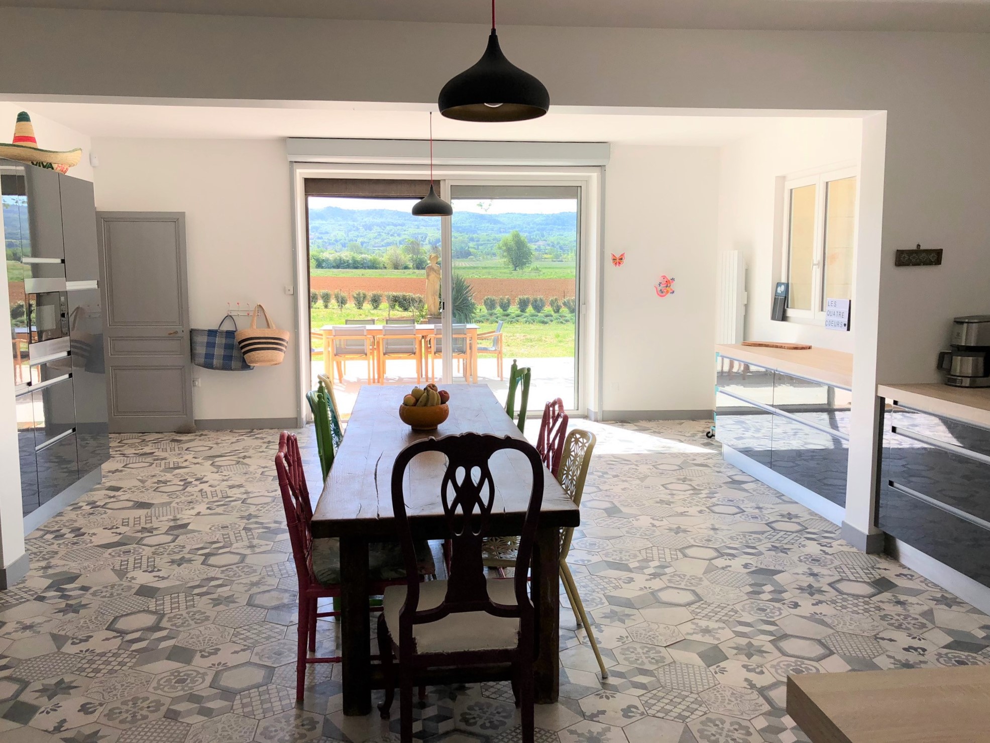 Location à Bonnieux, propriété de famille rénovée avec goût   
