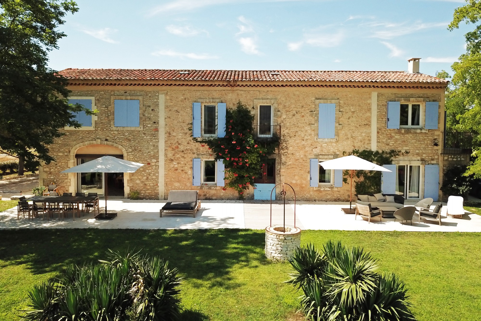 Location à Bonnieux, propriété de famille rénovée avec goût   