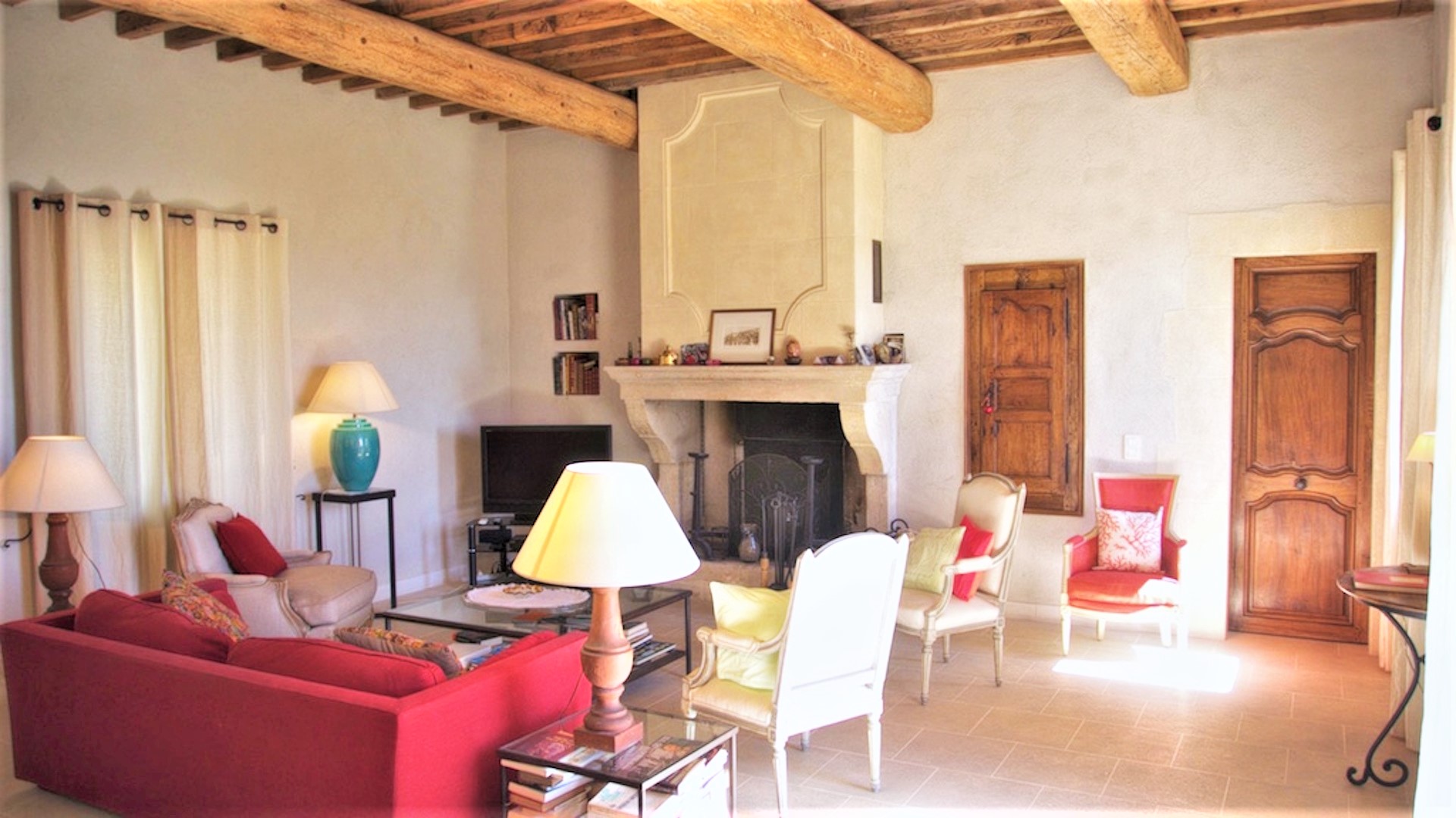 Gordes, maison de caractère en position dominante avec vue imprenable   
