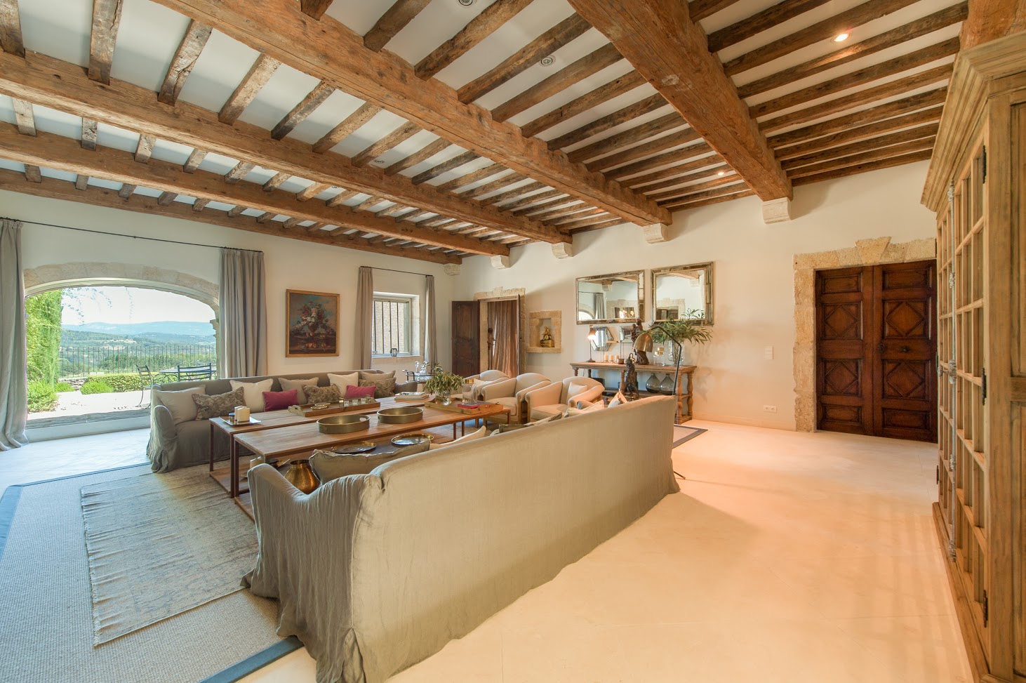 Location de prestige, proche des plus beaux villages perchés du Luberon   