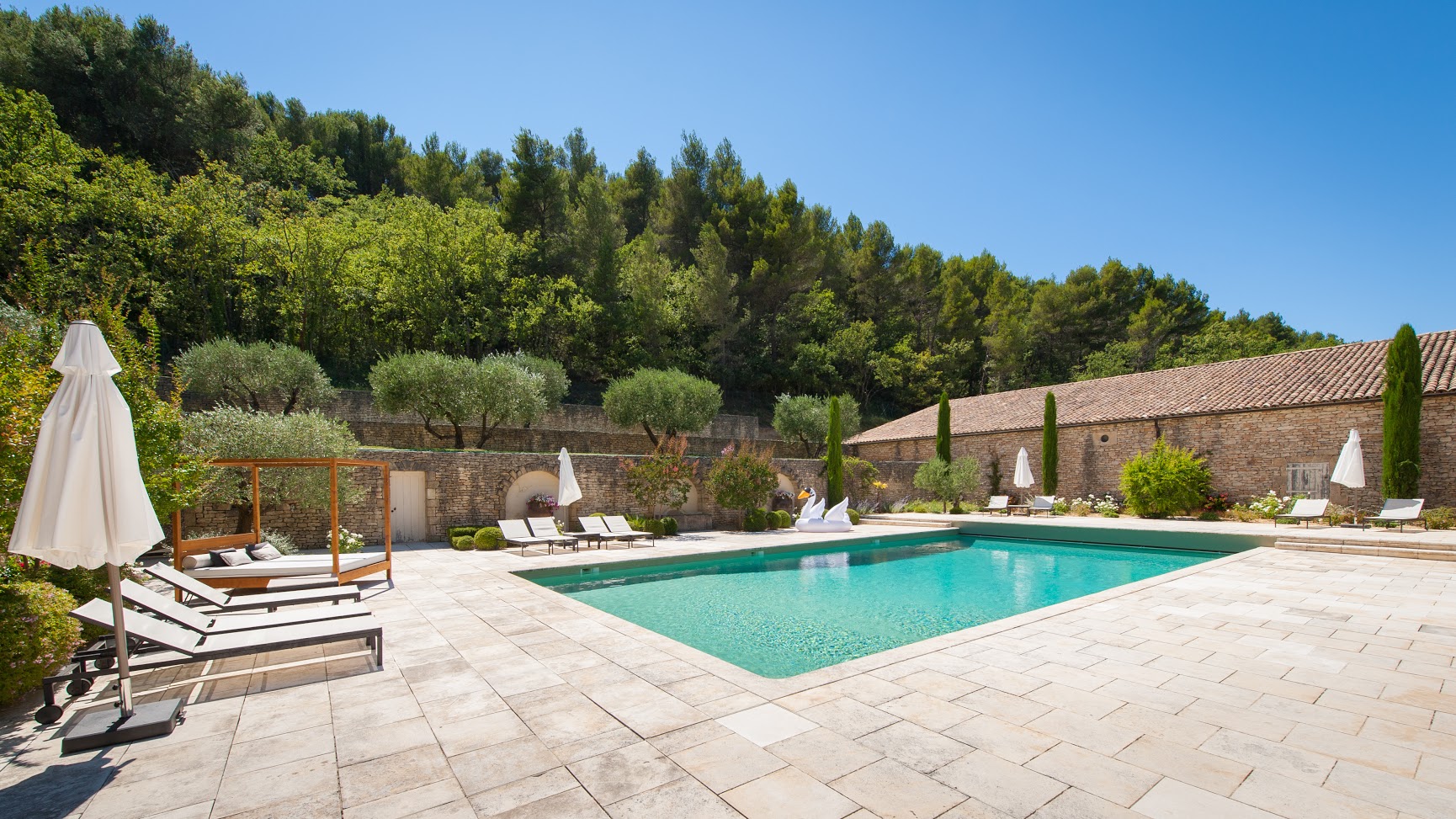 Location de prestige, proche des plus beaux villages perchés du Luberon   