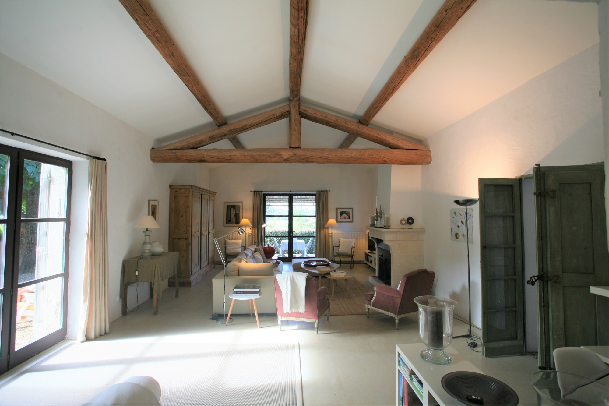 Dans le bas de Gordes, Mas Provençal à louer pour vos vacances.   