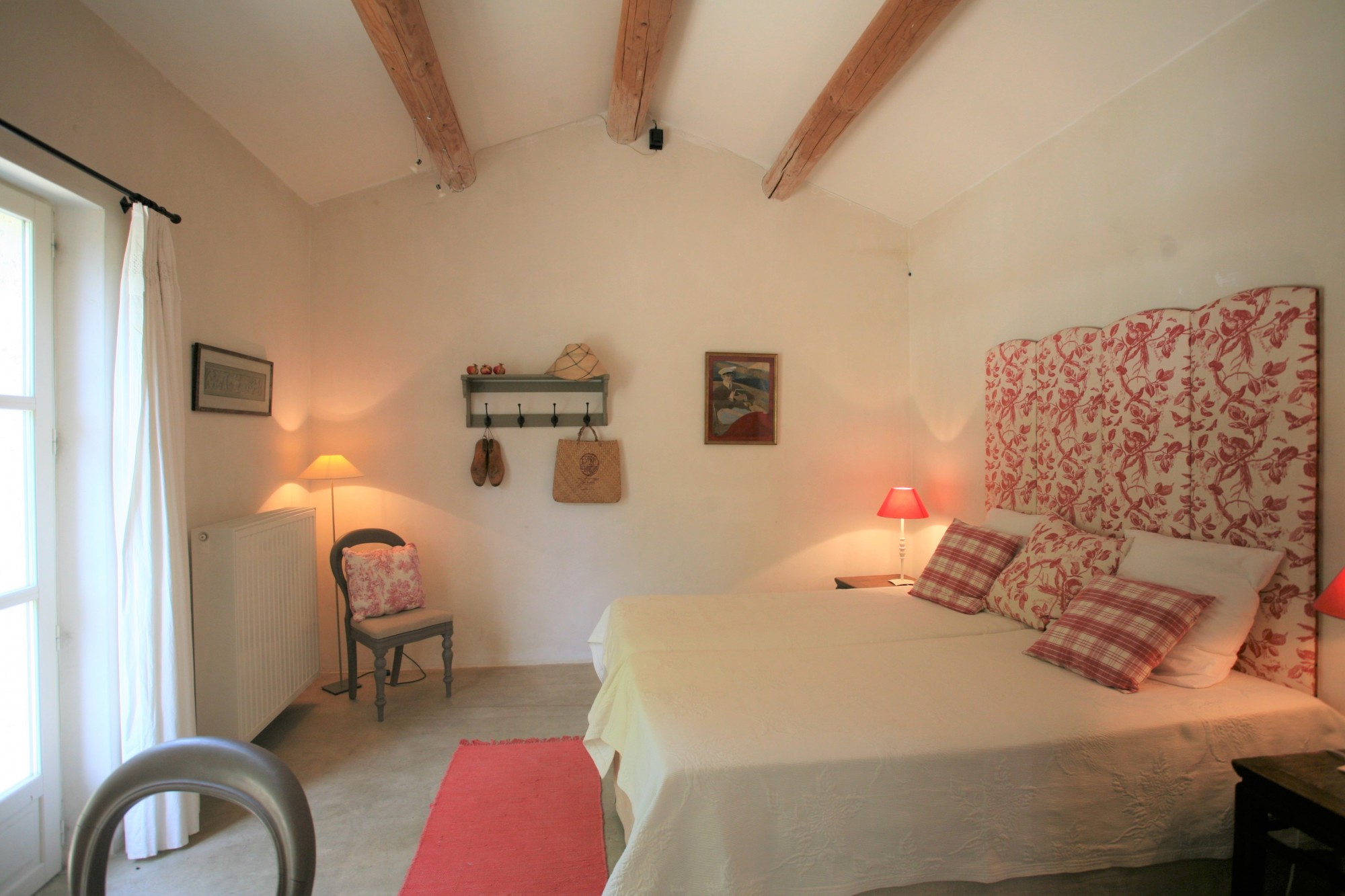 Dans le bas de Gordes, Mas Provençal à louer pour vos vacances.   