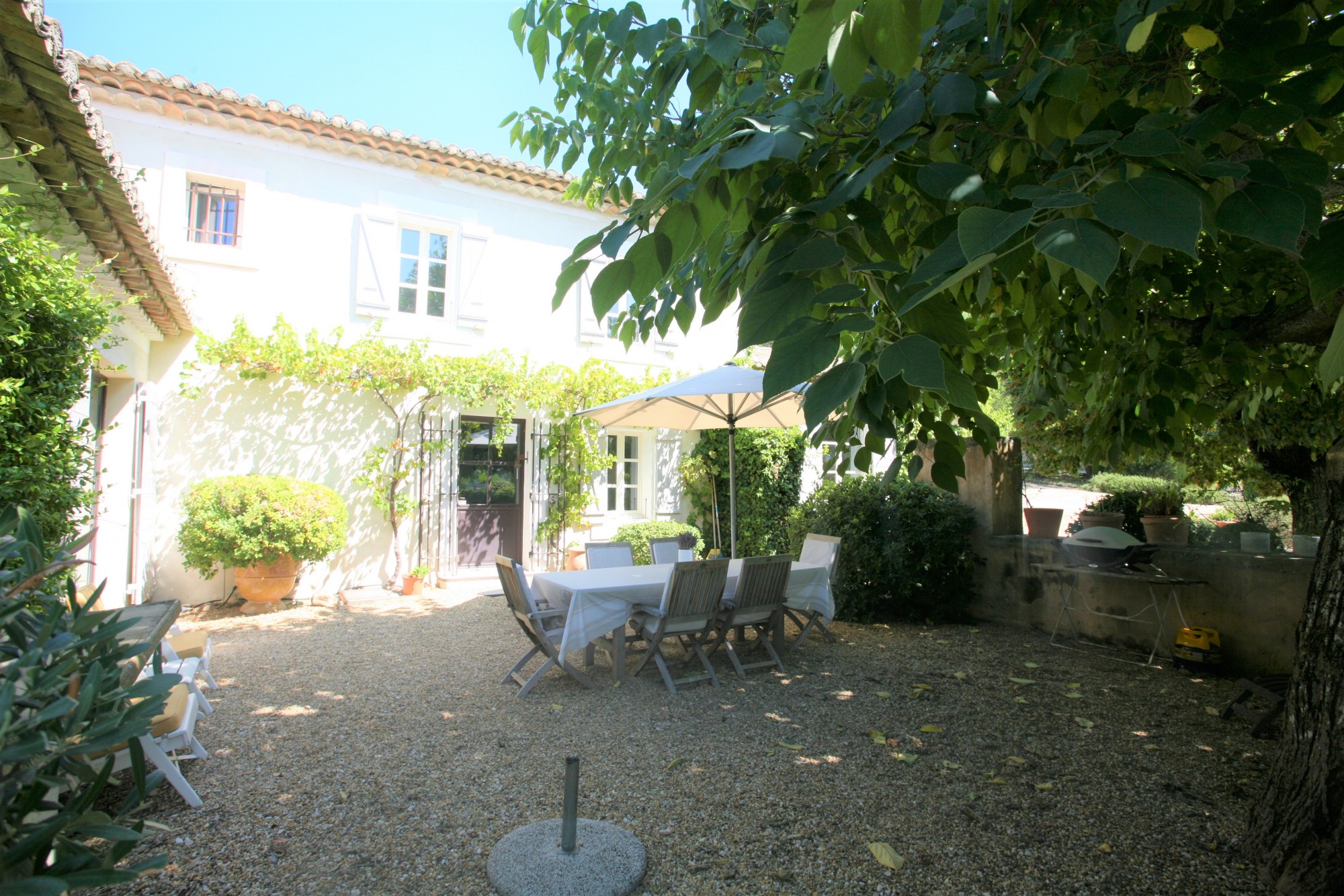Dans le bas de Gordes, Mas Provençal à louer pour vos vacances.   