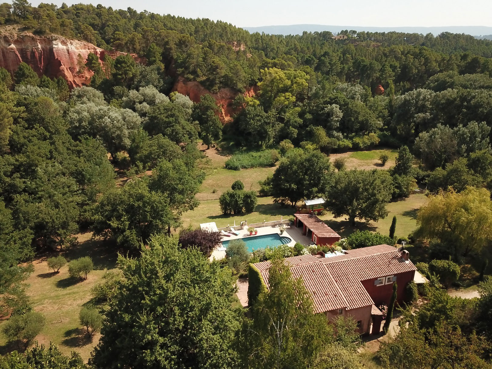 Roussillon en Luberon, maison à louer avec magnifique vue sur les Ocres   