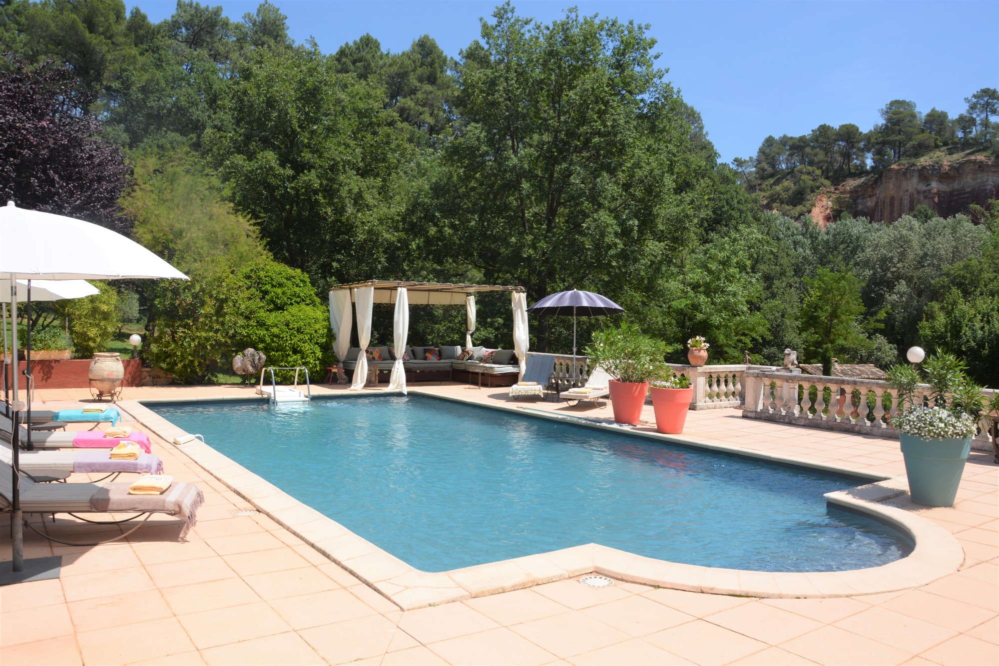 Roussillon en Luberon, maison à louer avec magnifique vue sur les Ocres   