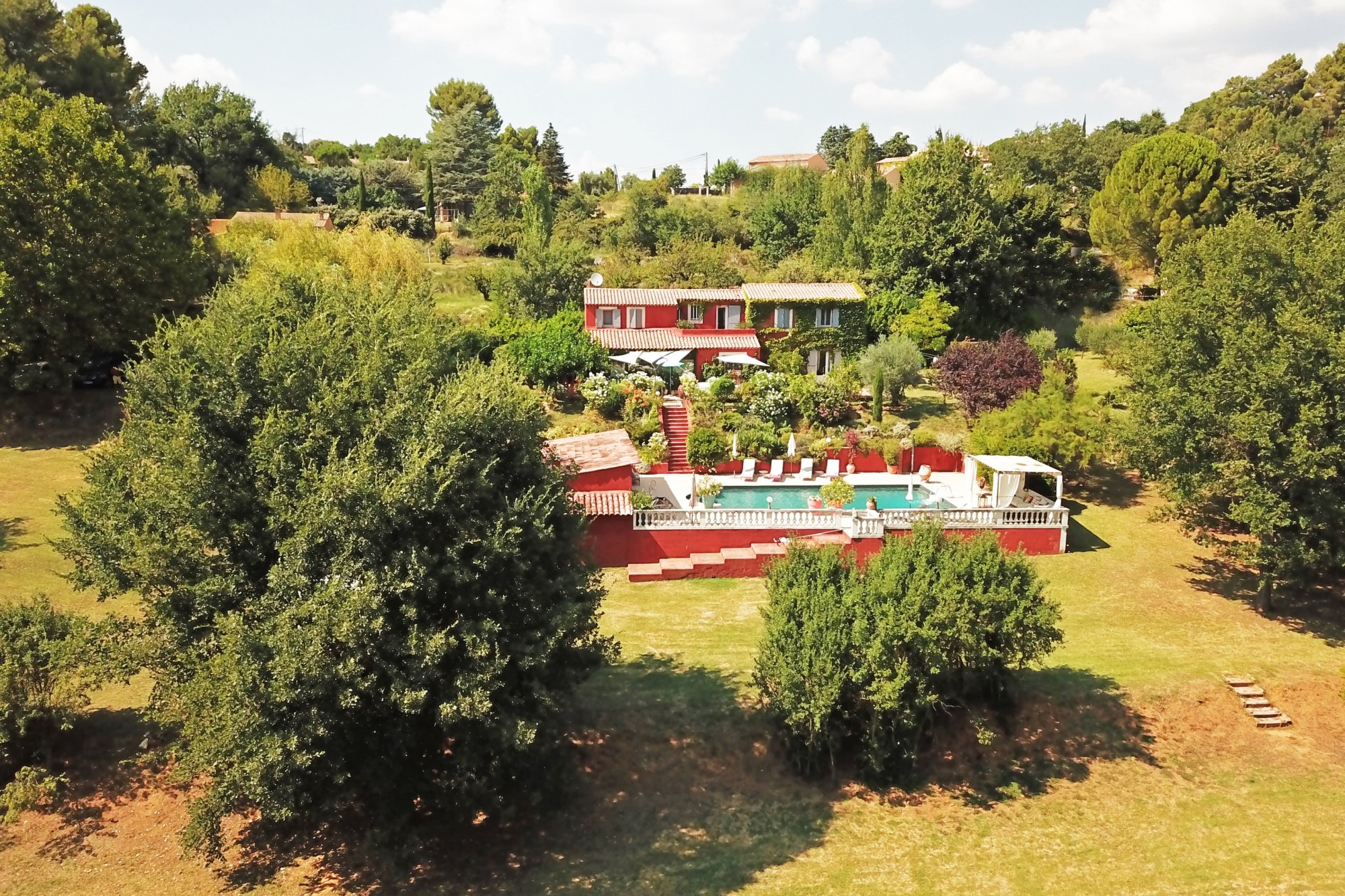 Roussillon en Luberon, maison à louer avec magnifique vue sur les Ocres   