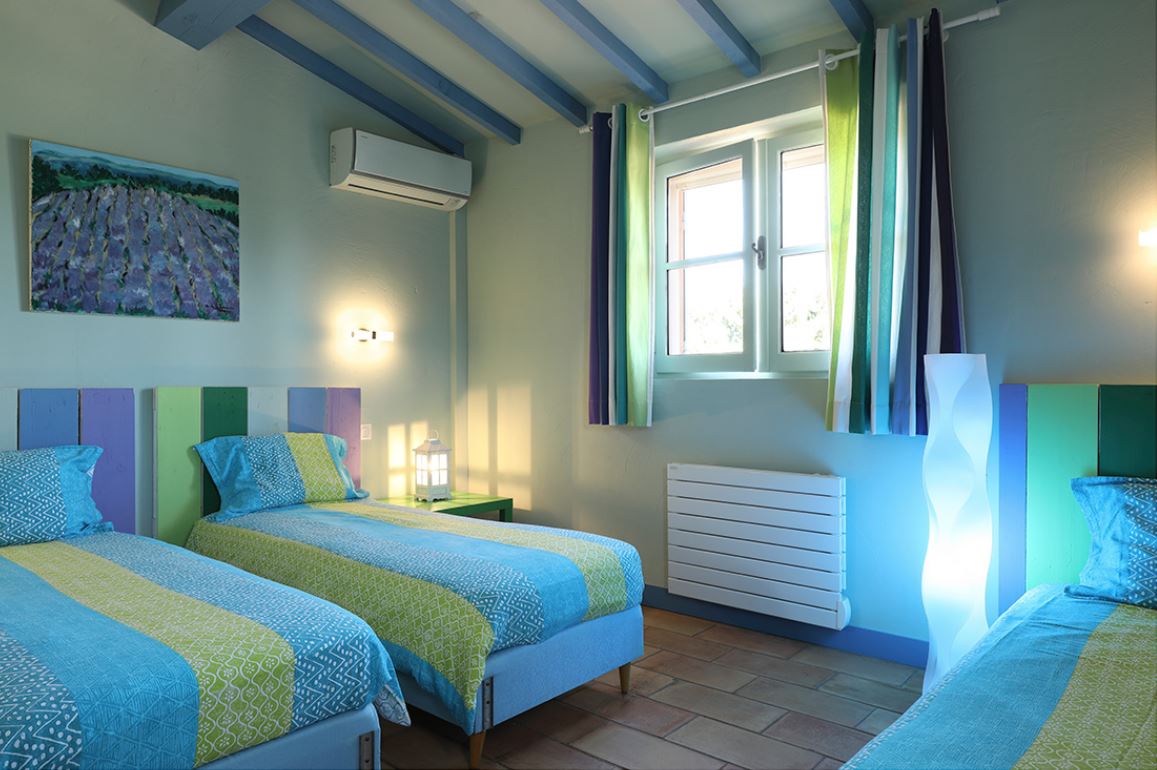 Roussillon, maison de vacances entourée des Ocres du Luberon   