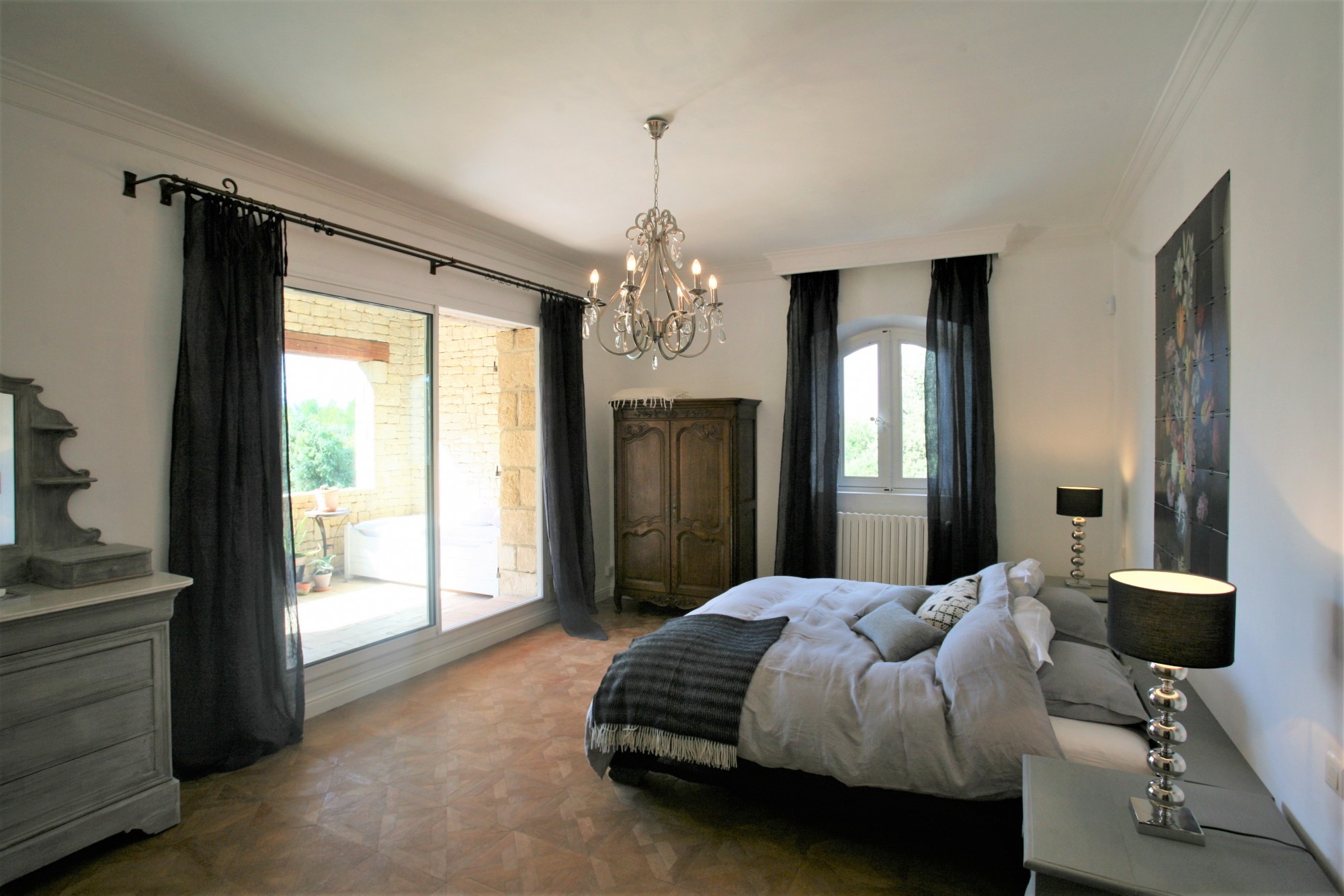 Location à Gordes, superbe mas avec piscine chauffée   
