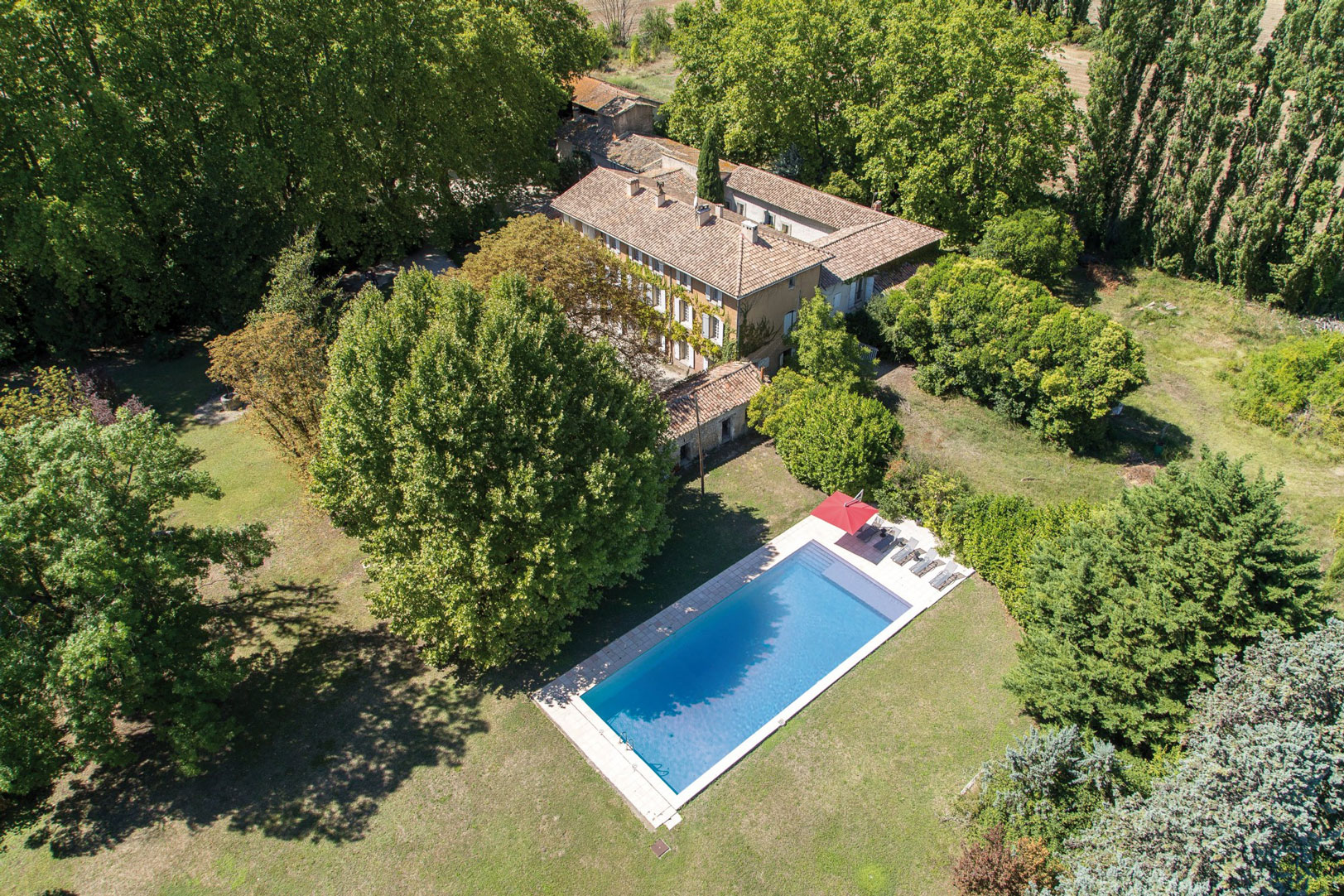 A l'Isle-sur-la-Sorgue, magnifique domaine rénové en location proposé par l'Agence ROSIER   