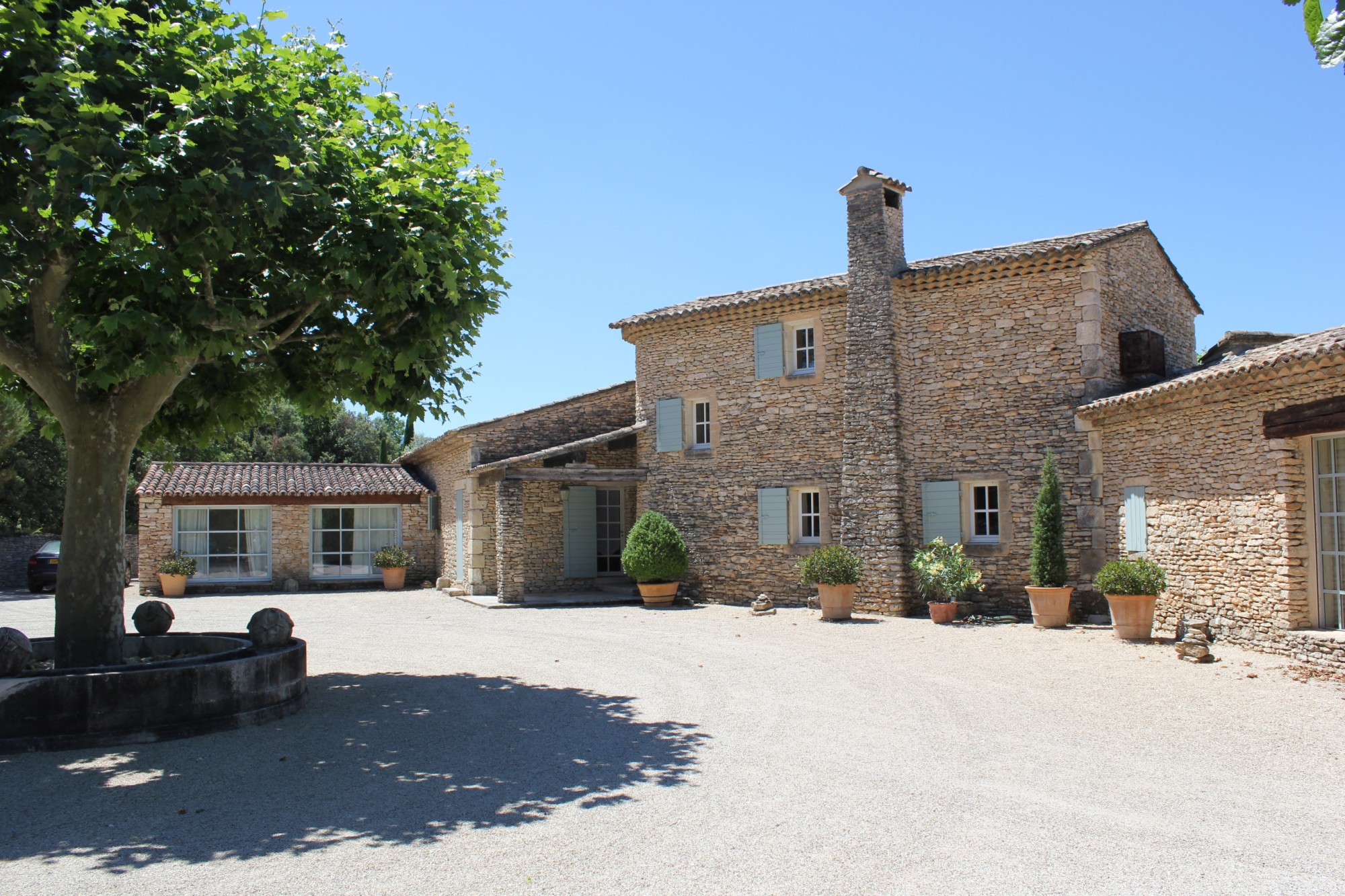 Face à Ménerbes, propriété de prestige    