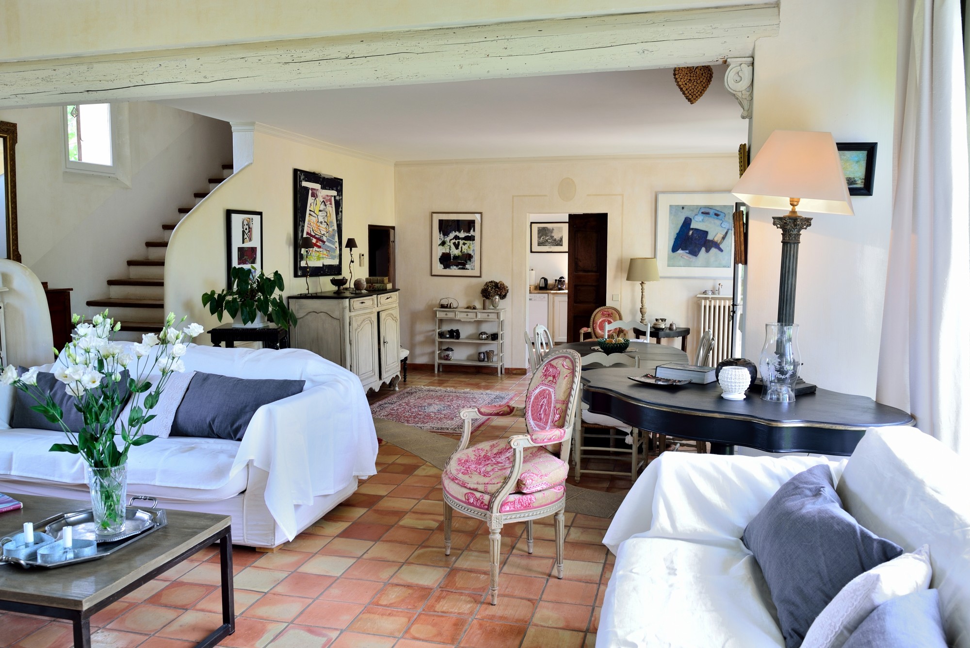 Location saisonnière en Luberon, bastide provençale avec piscine    