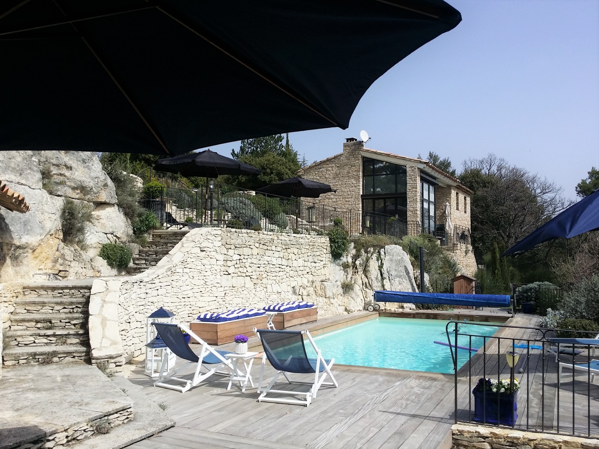 A louer à Murs, belle maison en pierres avec vue imprenable sur le Luberon   