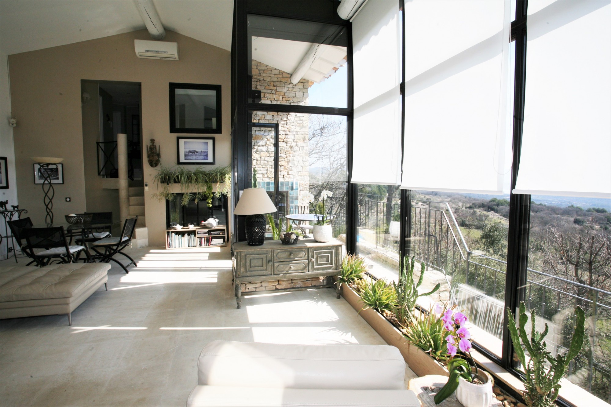 A louer à Murs, belle maison en pierres avec vue imprenable sur le Luberon   