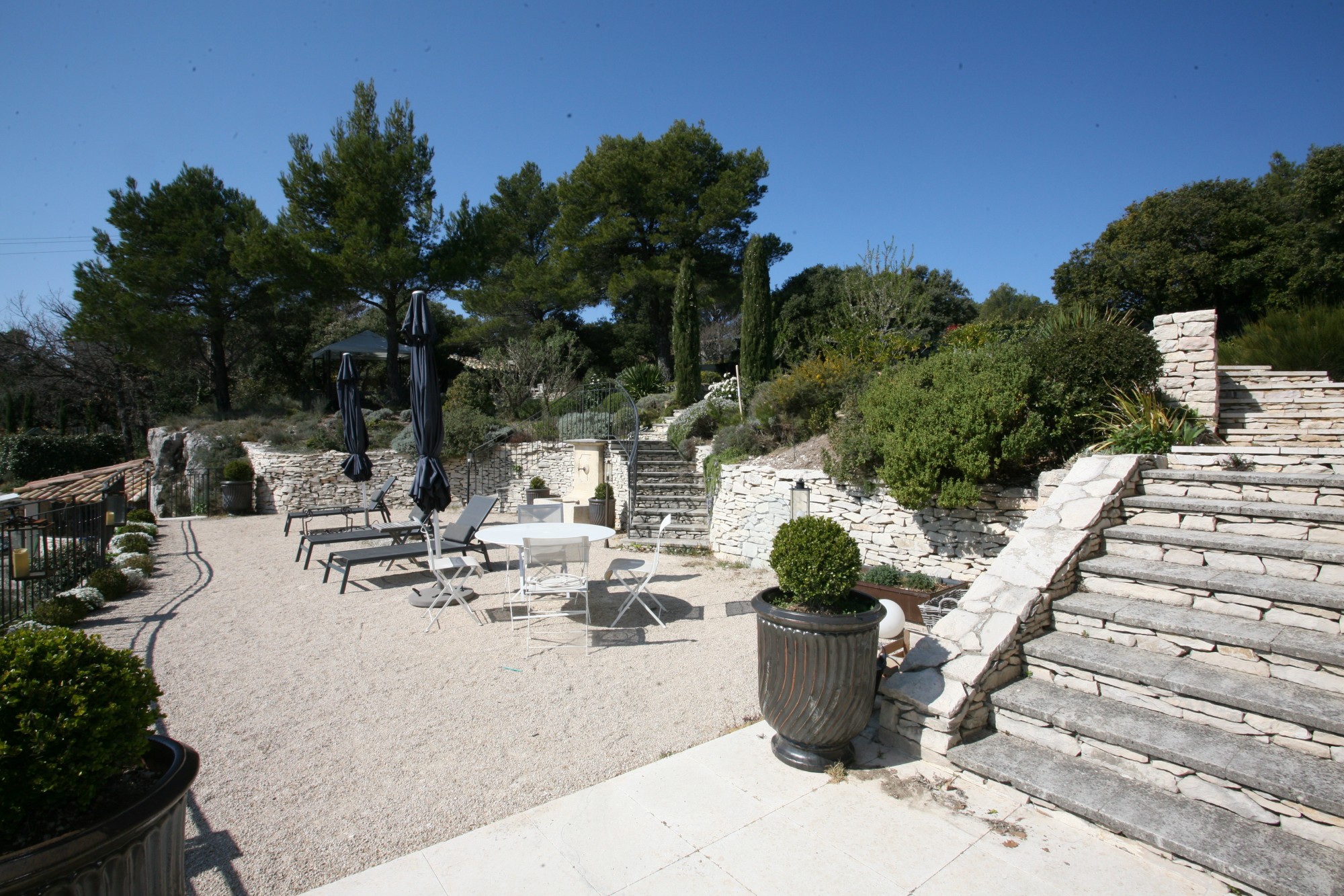 A louer à Murs, belle maison en pierres avec vue imprenable sur le Luberon   