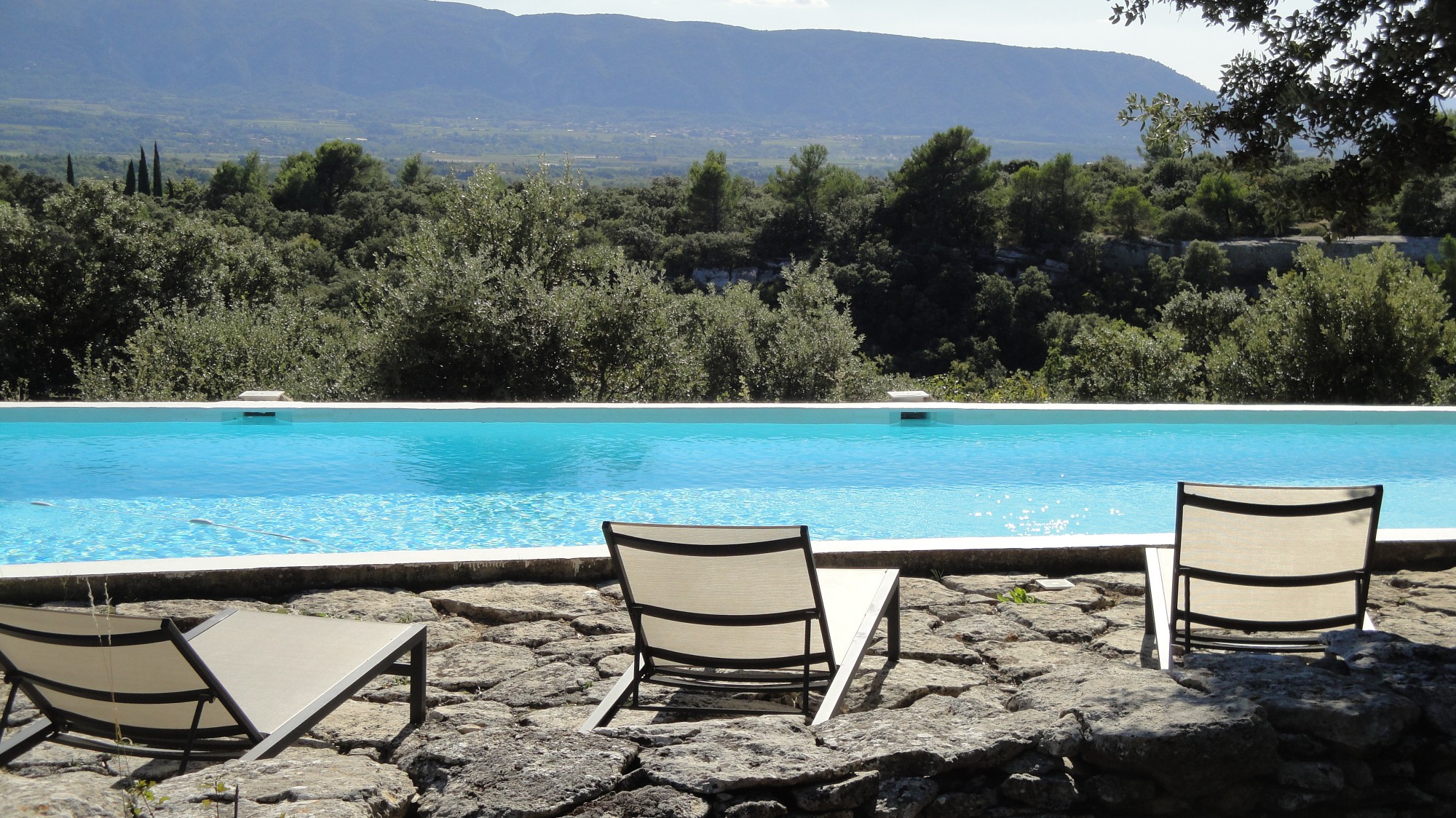 à Gordes, Bergerie du XVIème siècle, avec vue panoramique sur le Luberon.   