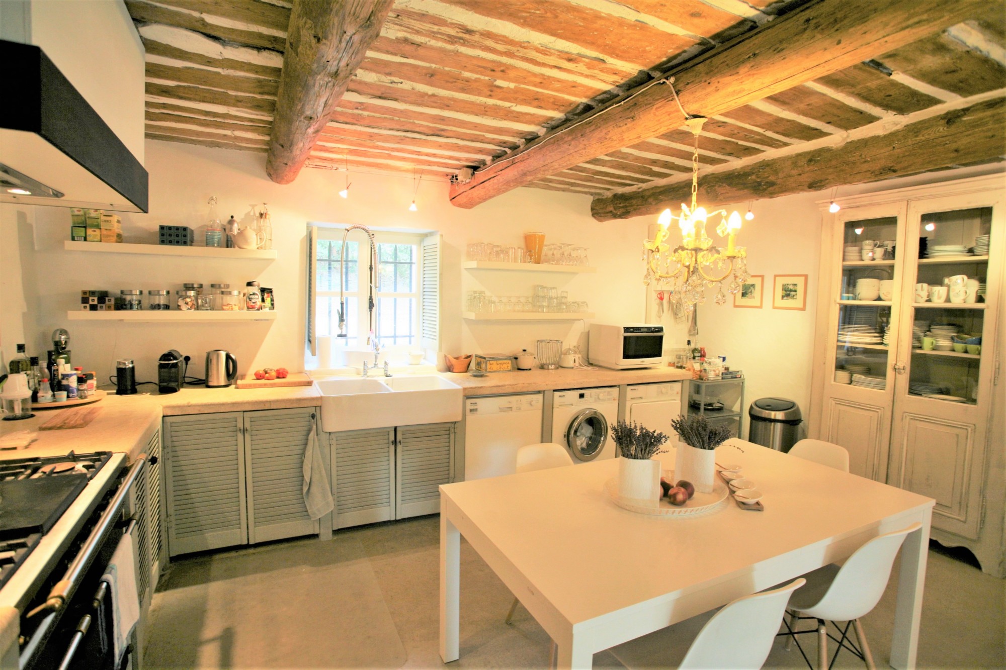 Dans le bas de Gordes, Mas Provençal à louer pour vos vacances.   