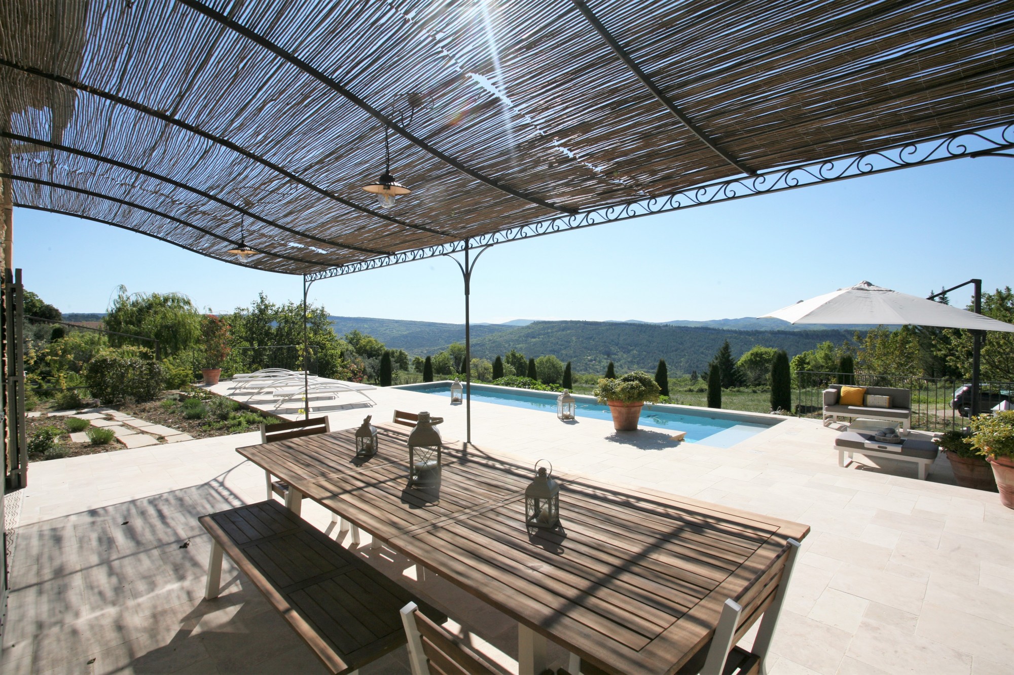 Location saisonnière à Viens offrant de belles vues sur le Luberon   