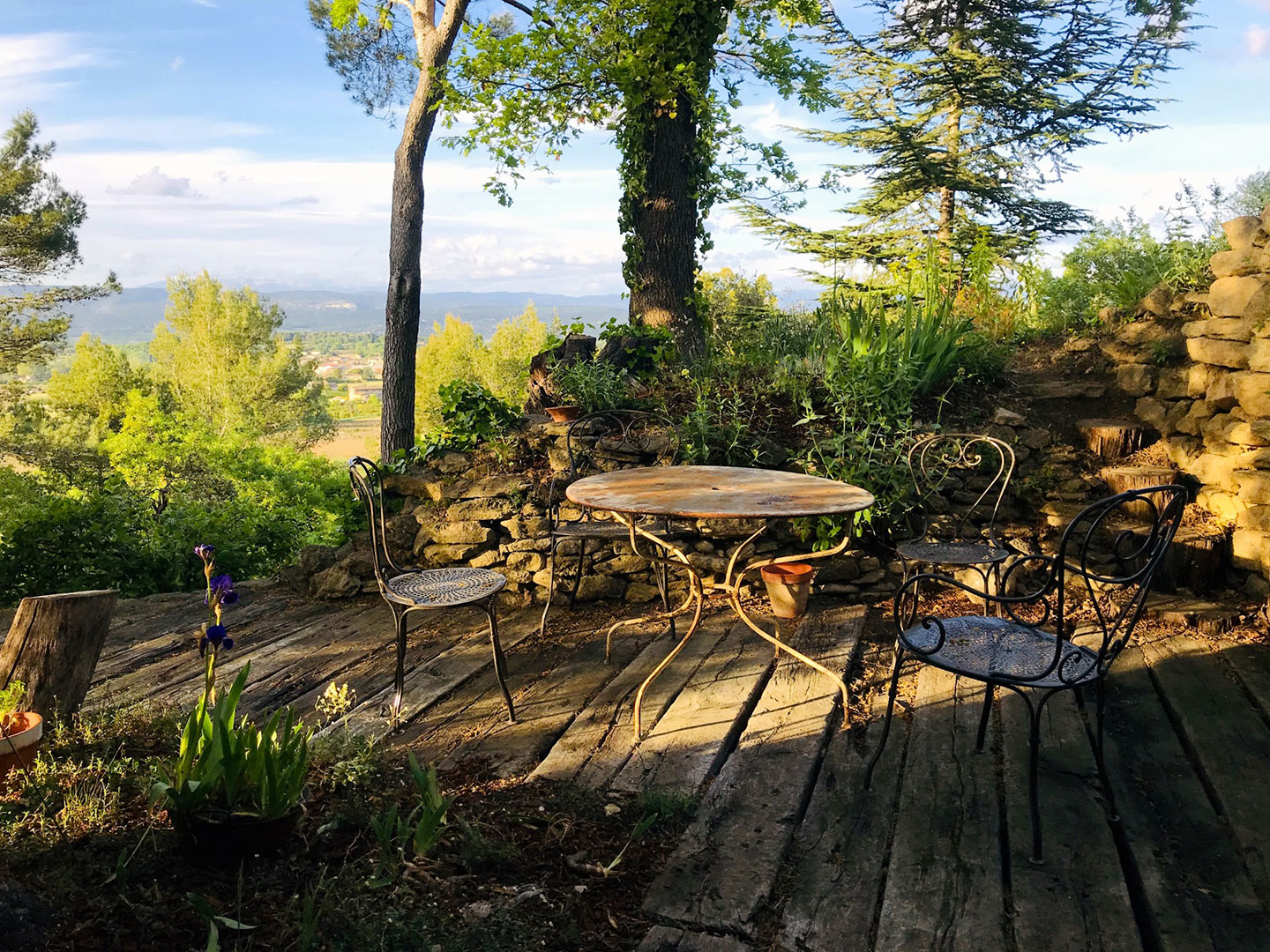 au pied du Luberon, ancienne bergerie à l'âme contemporaine   
