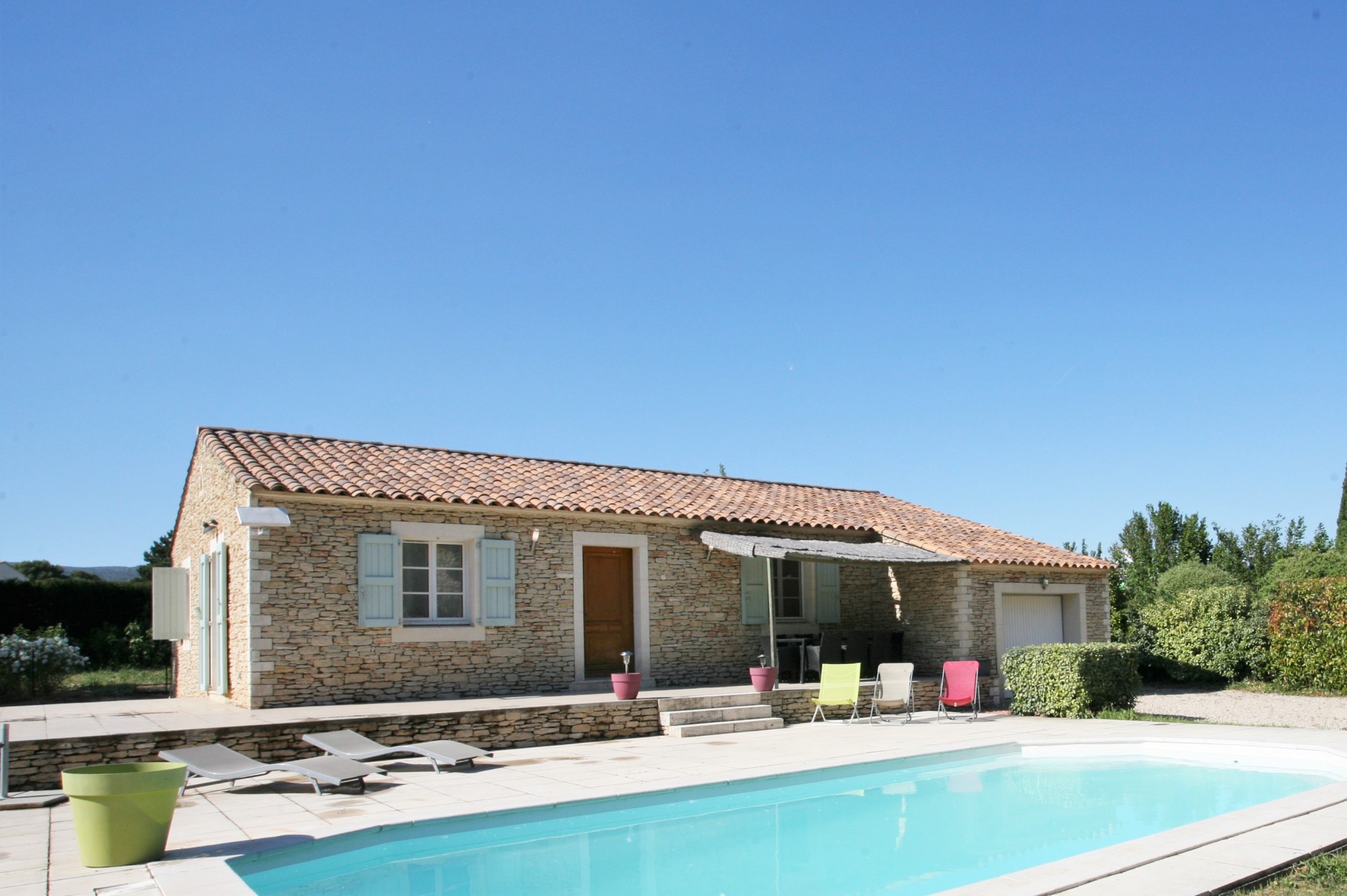Gordes - A louer en Luberon maison récente en pierres sèches avec piscine   