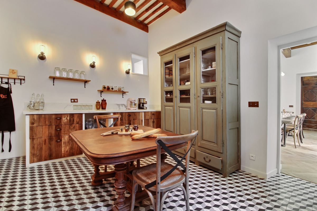 Location de prestige, superbe bâtisse rénovée avec goût comprenant 10 chambres   