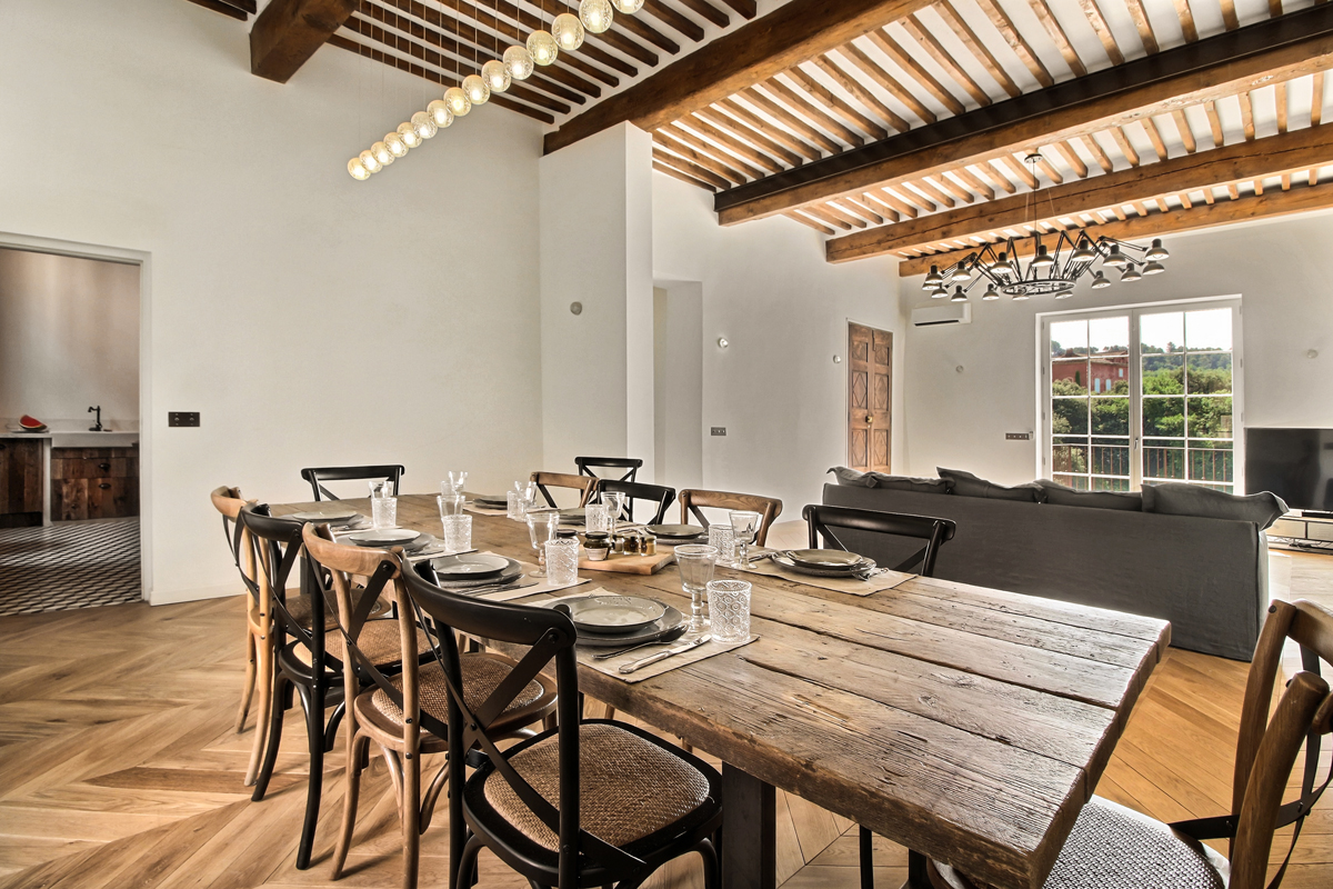 Location de prestige, superbe bâtisse rénovée avec goût comprenant 10 chambres   