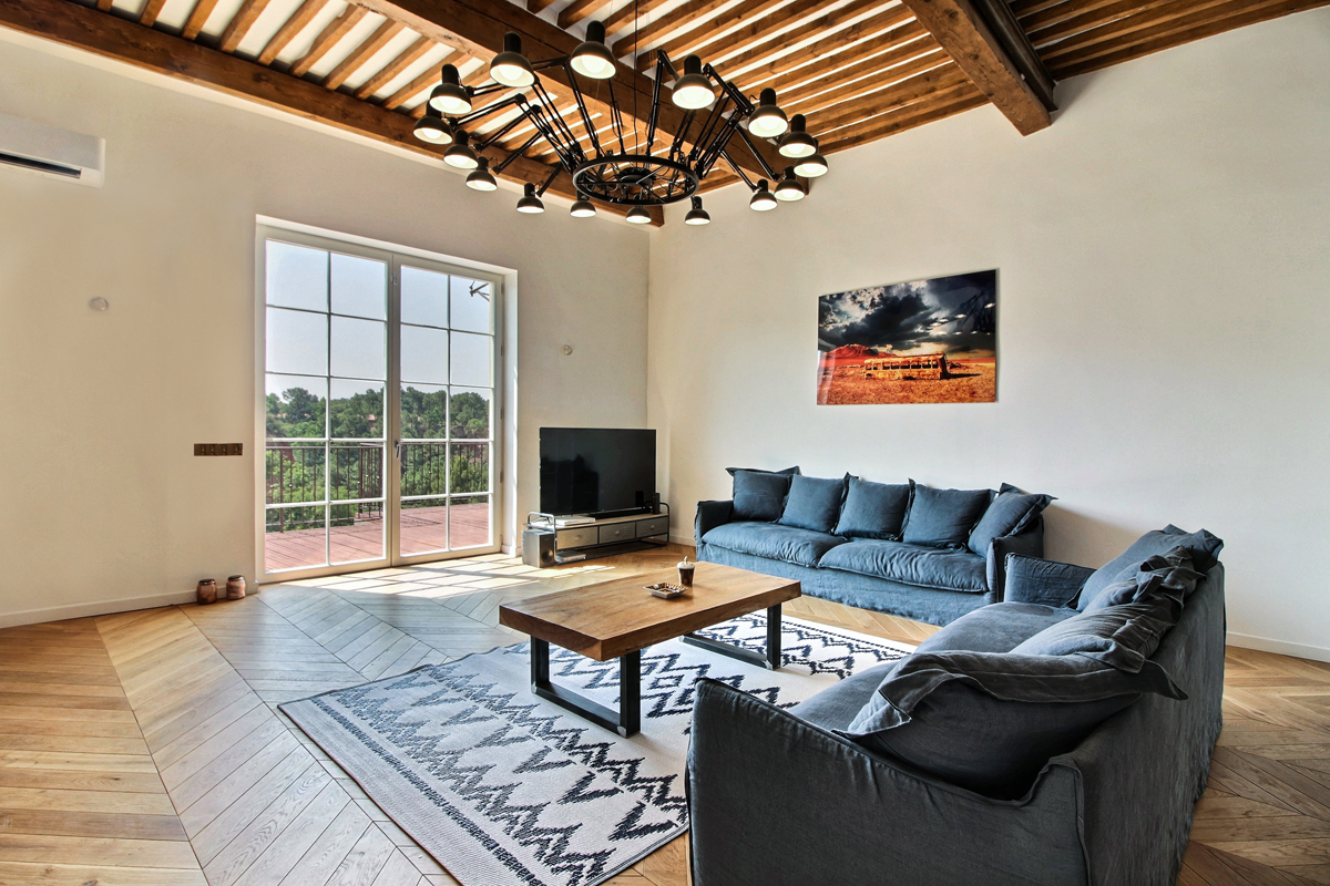 Location de prestige, superbe bâtisse rénovée avec goût comprenant 10 chambres   