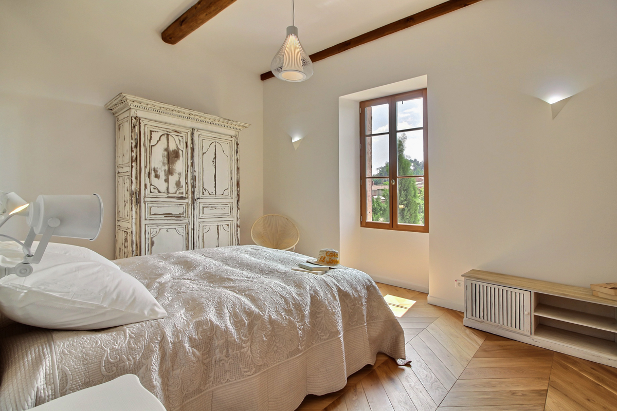 Location de prestige, superbe bâtisse rénovée avec goût comprenant 10 chambres   