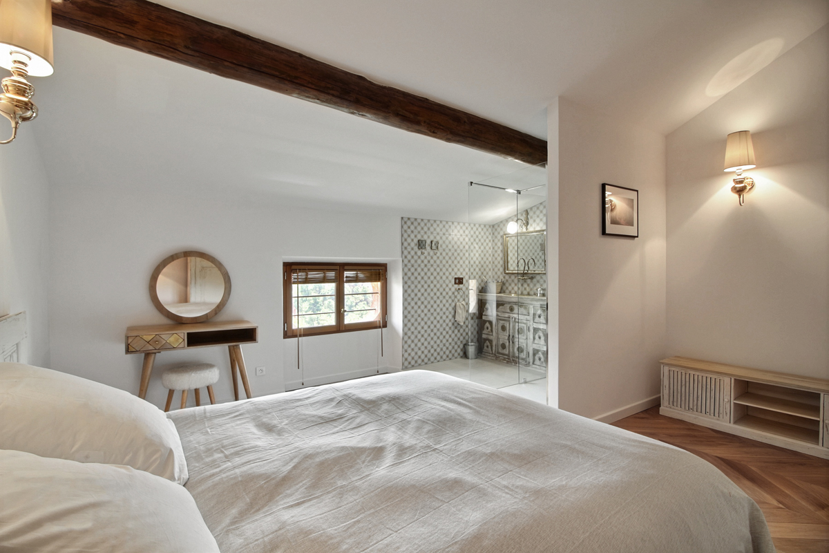 Location de prestige, superbe bâtisse rénovée avec goût comprenant 10 chambres   