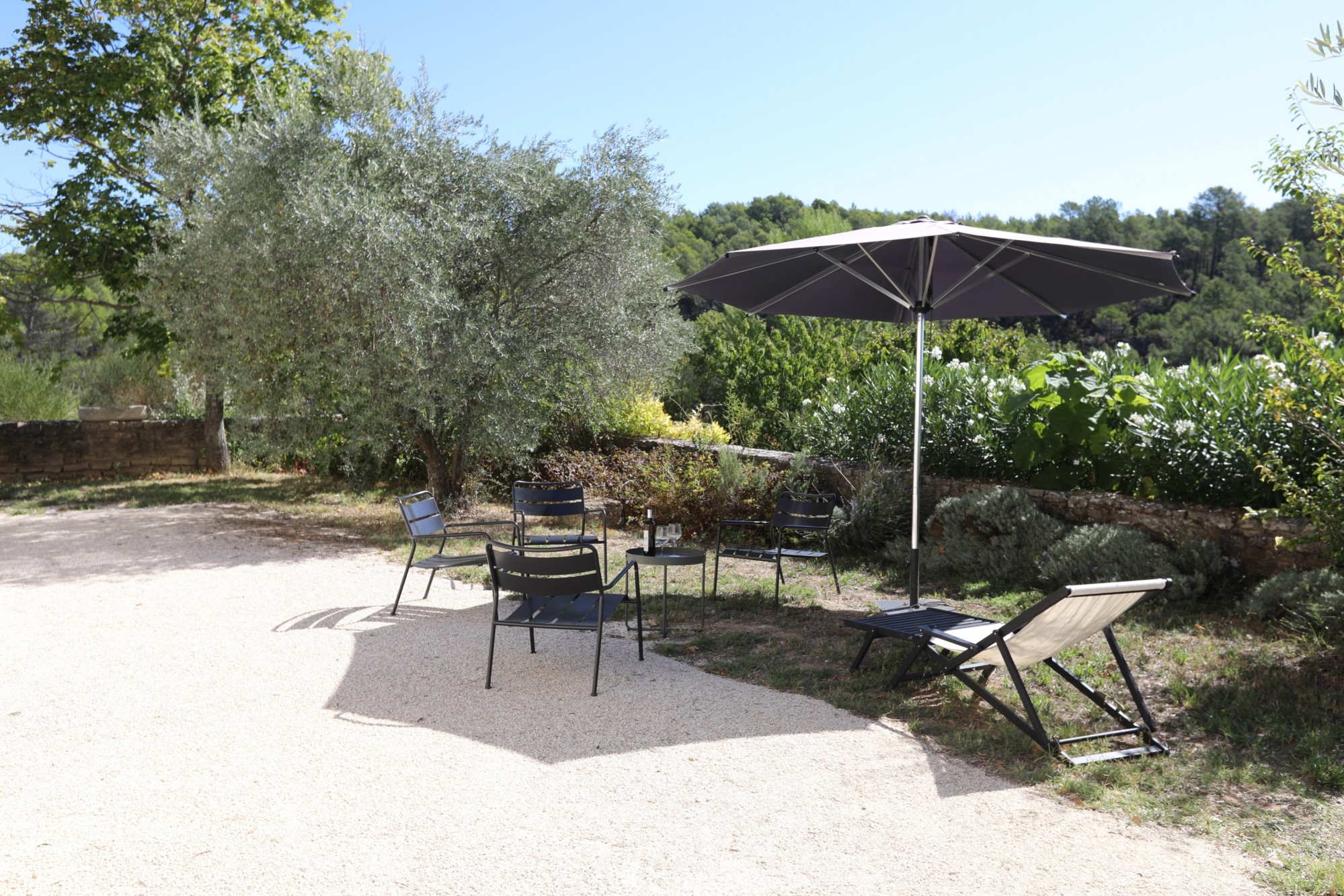 Location à Roussillon, face aux ocres, charmante bergerie rénovée avec piscine   