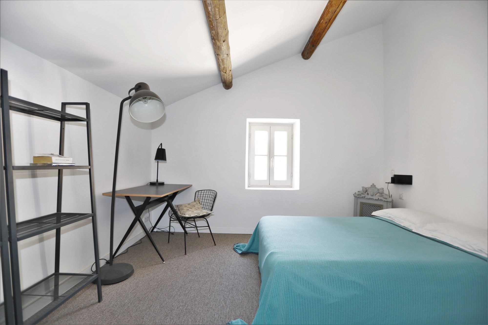 Location à Roussillon, face aux ocres, charmante bergerie rénovée avec piscine   
