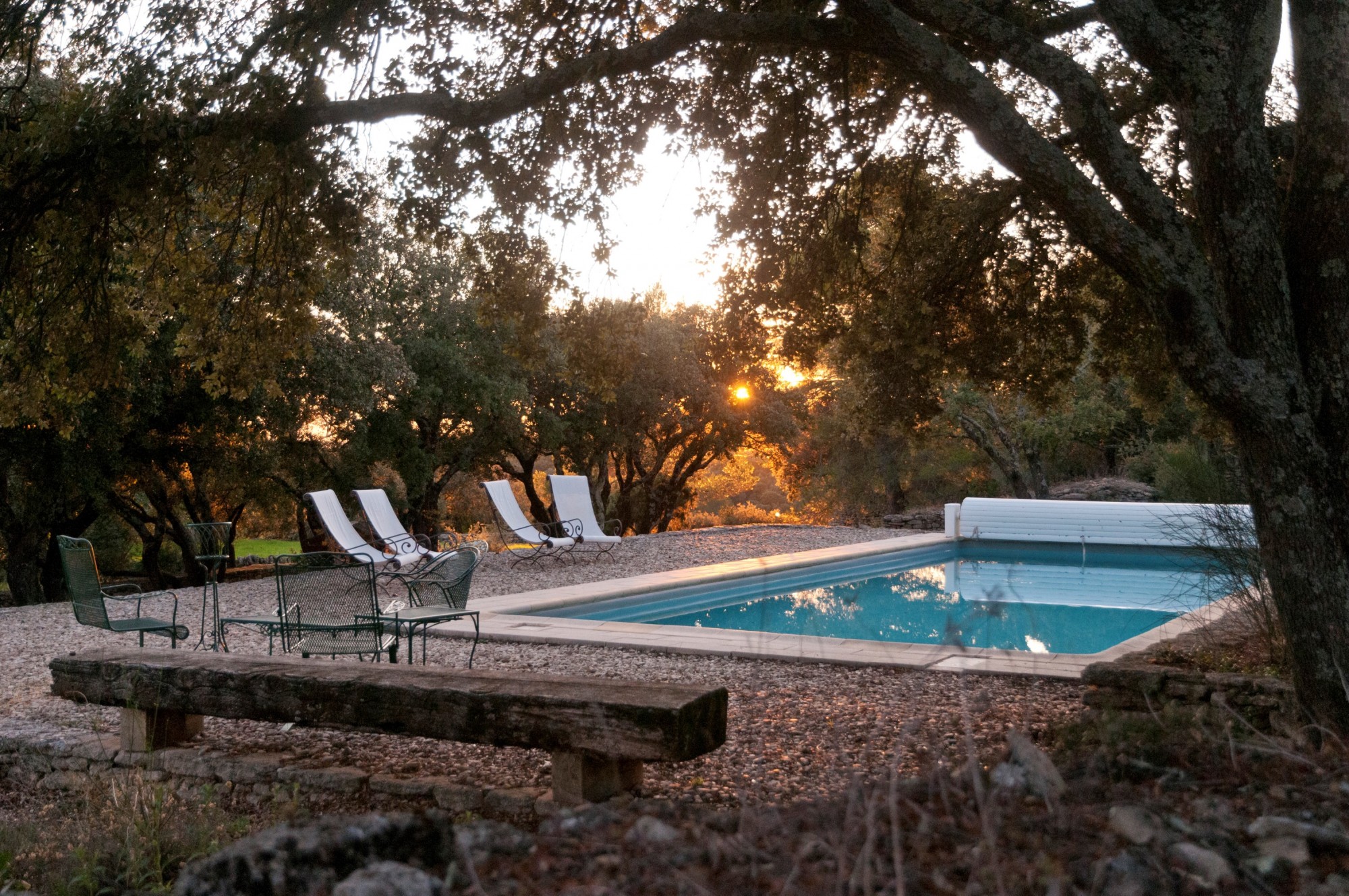 à Gordes, authentique propriété provençale rénovée avec soin   
