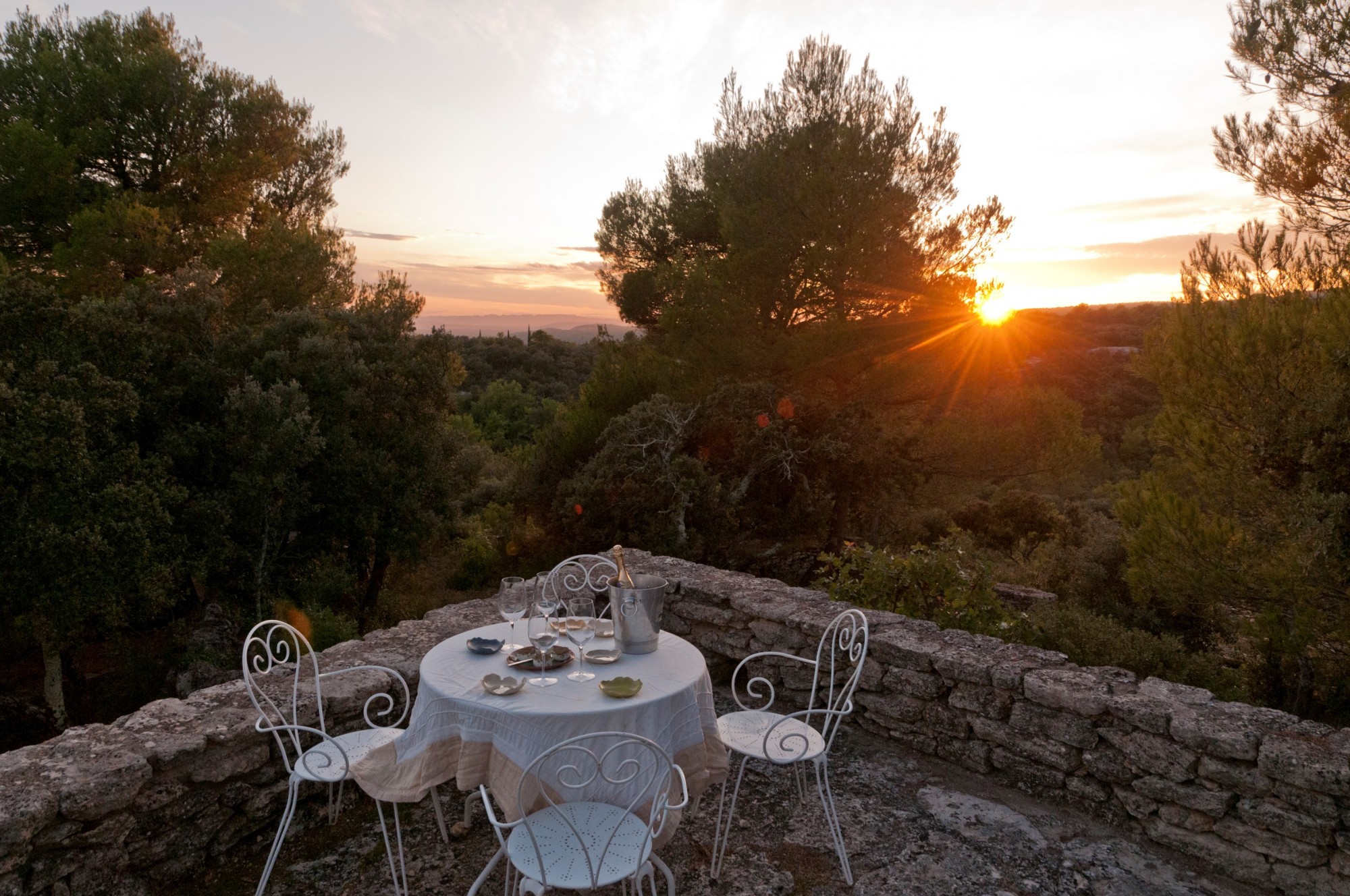 à Gordes, authentique propriété provençale rénovée avec soin   