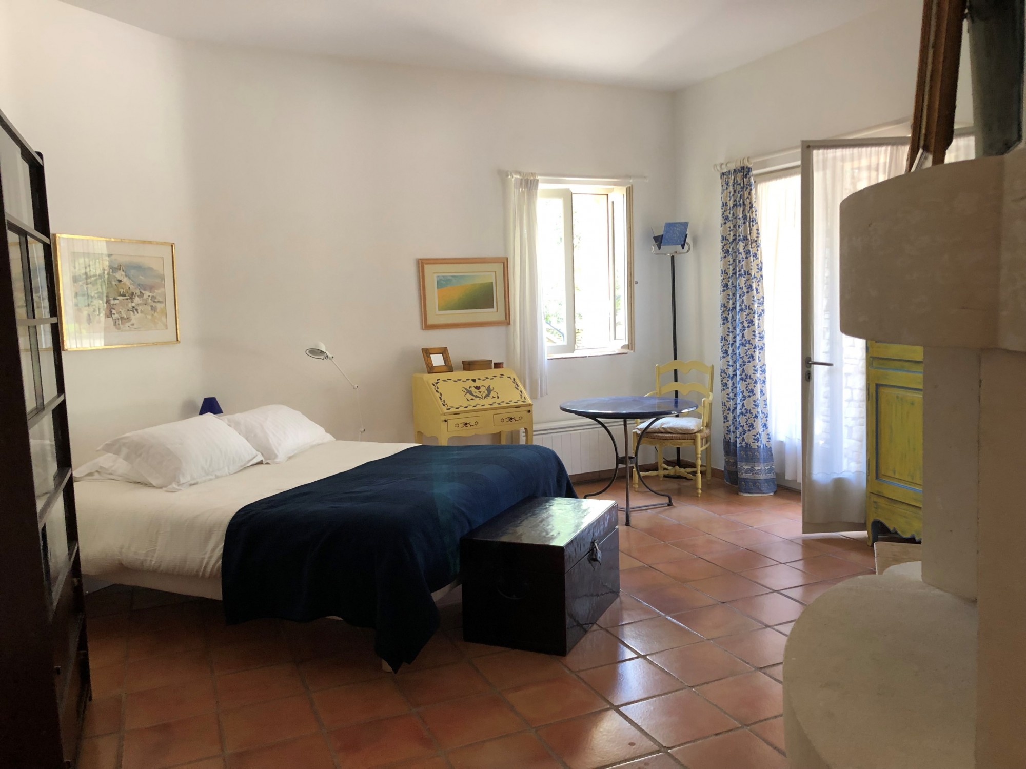 Gordes, au coeur d'un environnement sécurisé, maison en pierres avec piscine   