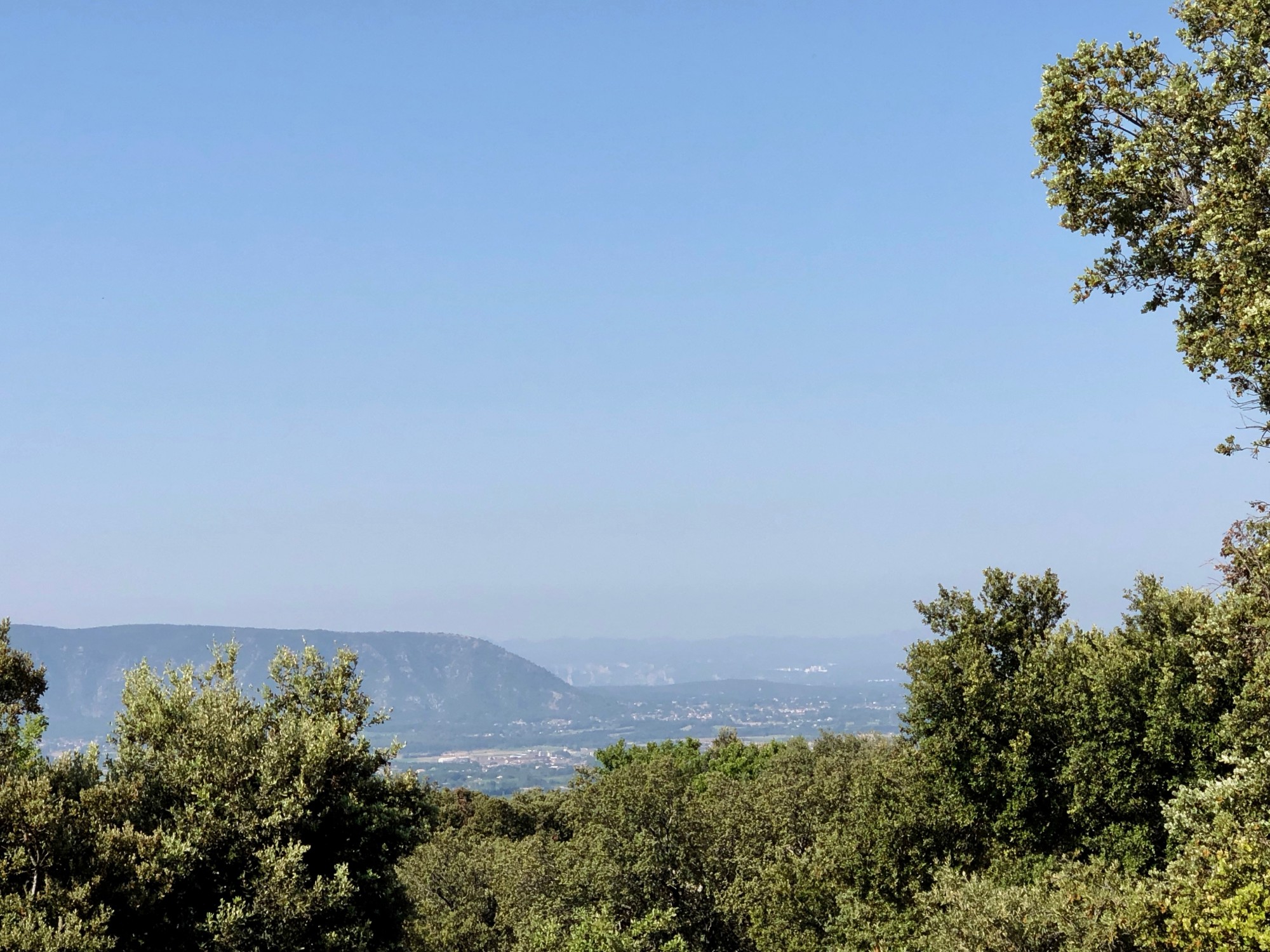 Gordes, au coeur d'un environnement sécurisé, maison en pierres avec piscine   