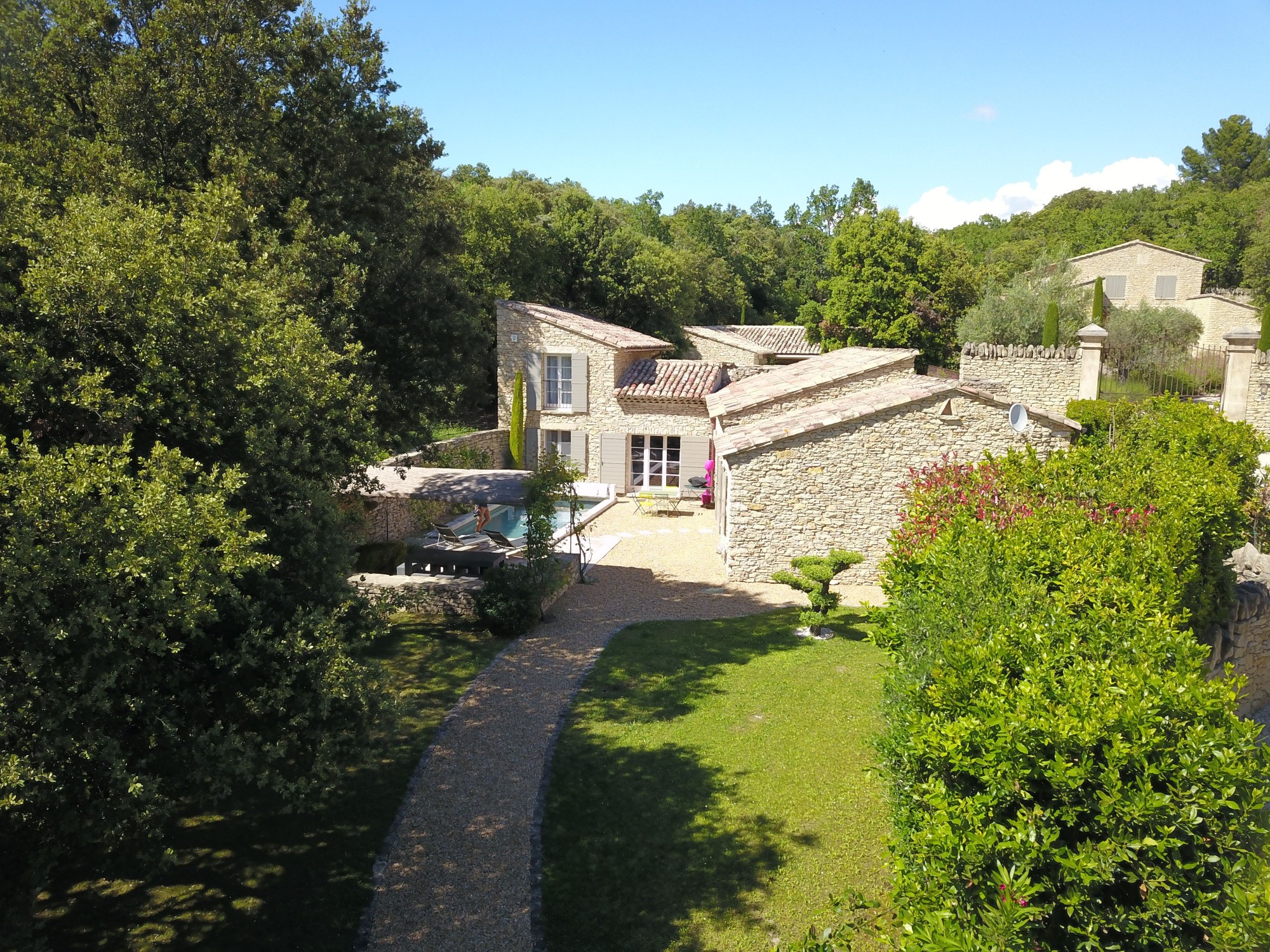 à Gordes, maison de charme proche du centre du village   
