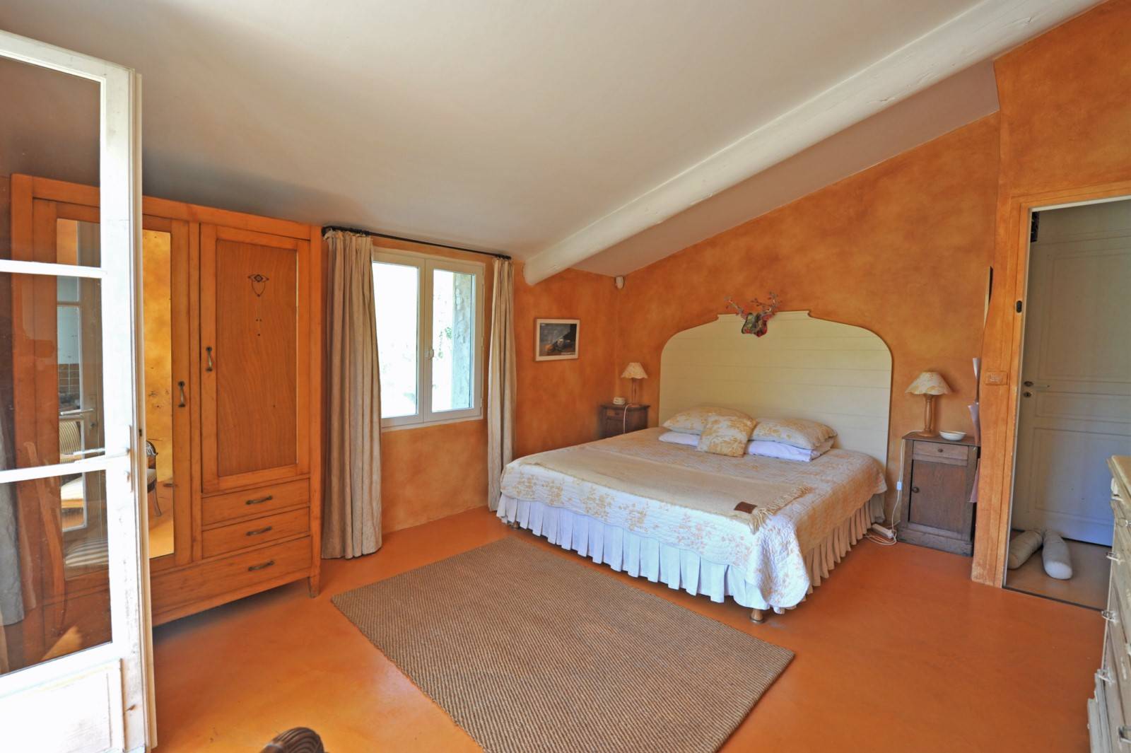 Location Mas traditionnel Provençal avec parc de 11 hectares, piscine et pool house    