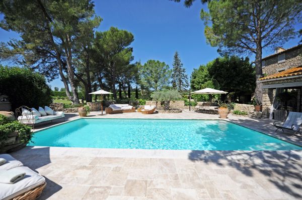 Notre zone d'activité pour ce service Louer un mas familial ancien en pierre avec piscine pour les vacances