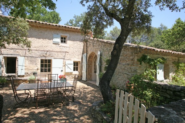Notre zone d'activité pour ce service Louer un mas familial ancien en pierre avec piscine pour les vacances